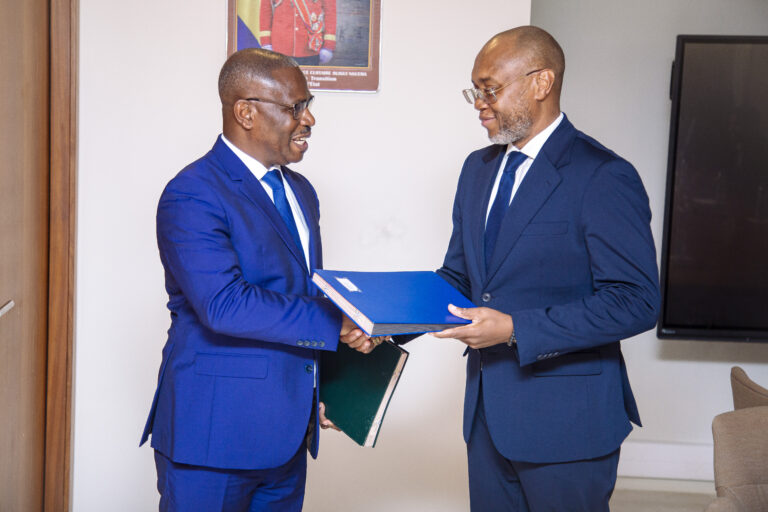Lire la suite à propos de l’article La Société de Garantie du Gabon et la SAEG s’unissent pour dynamiser le secteur agricole et l’élevage en facilitant l’accès aux financements pour les PME/PMI gabonaises